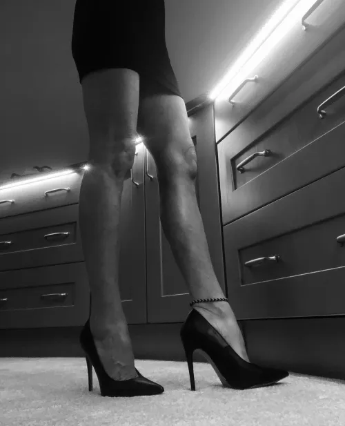 Can you love a pair of heels too much…🖤