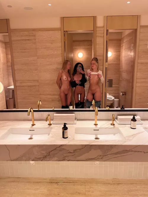 Cheerleaders who fuck together stay together ;)
