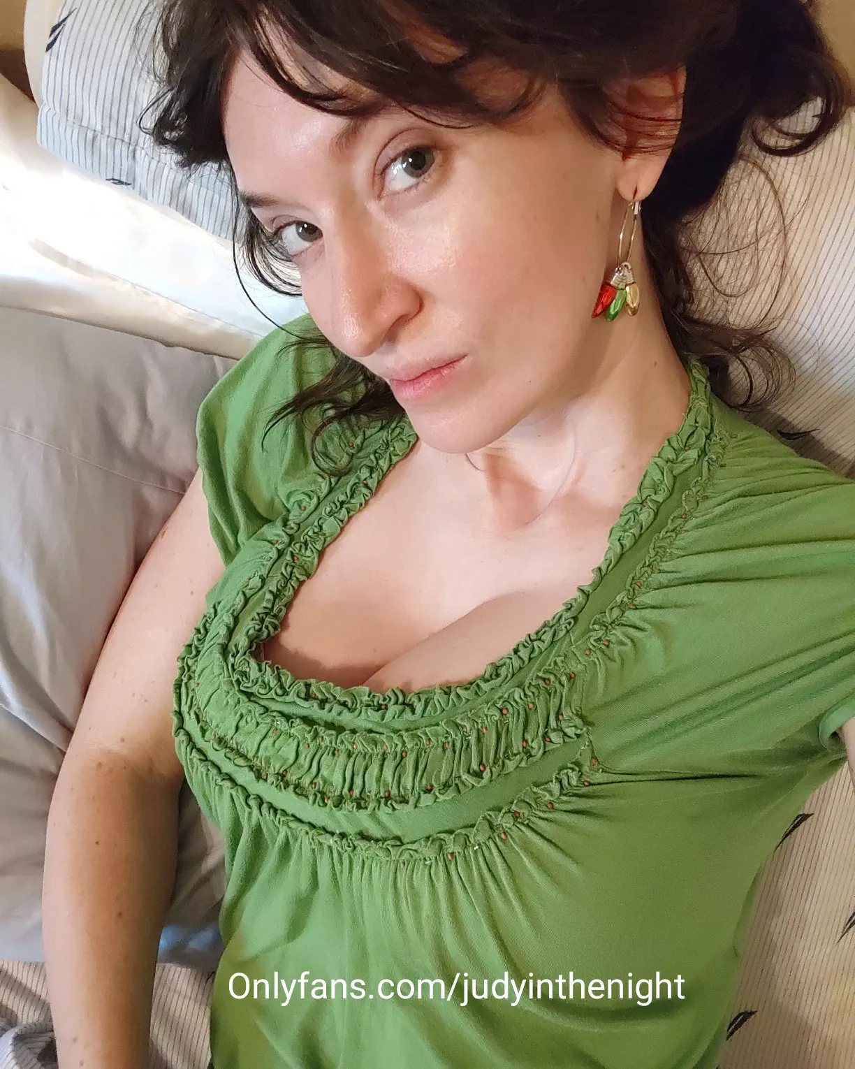 Come squeeze my juicy titties baby 😍🥵🔥