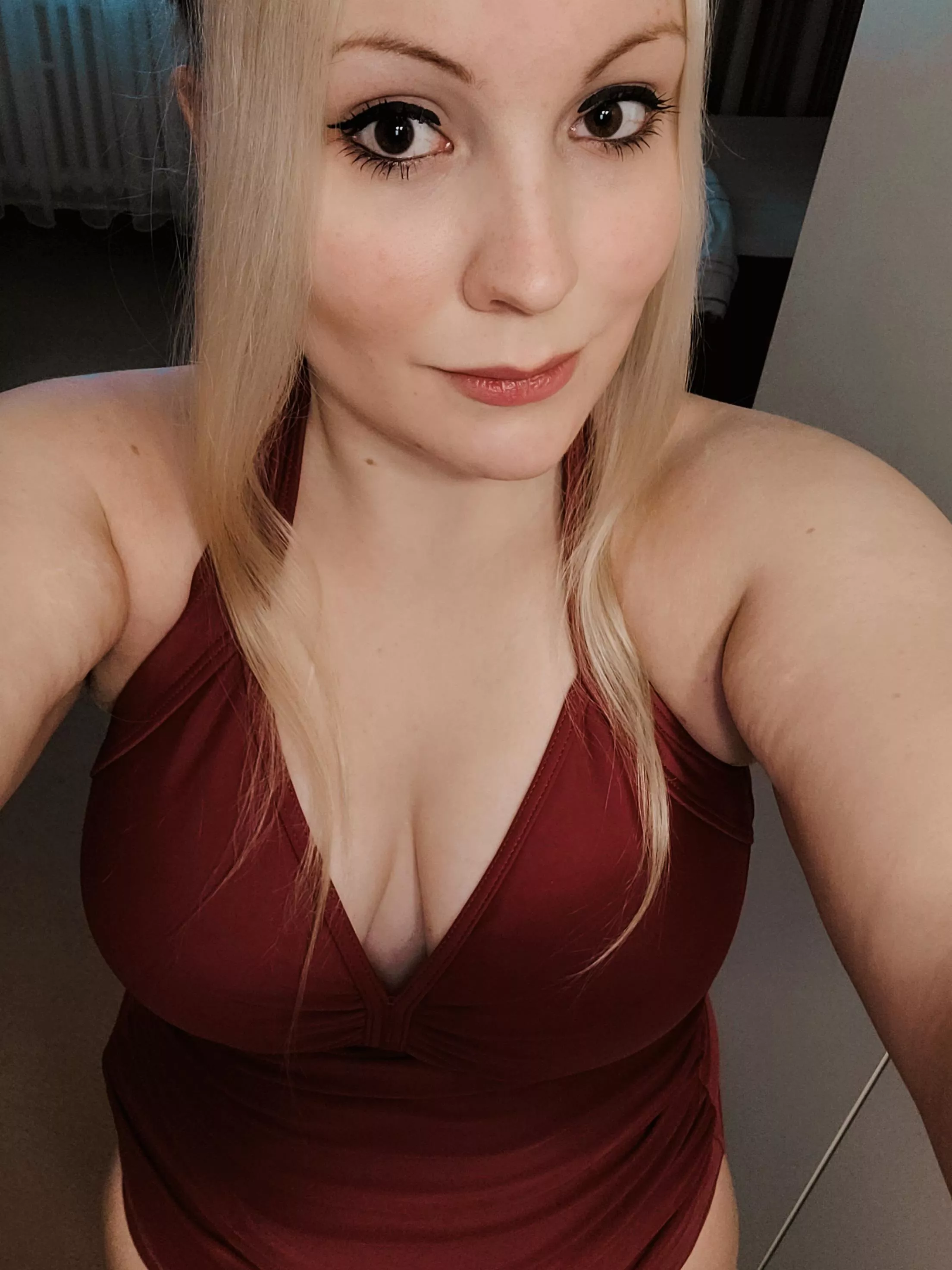 Do you like my swimming outfit? 😇