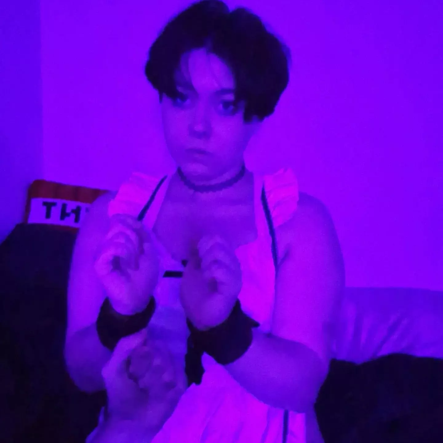 Do you like short hair maids?