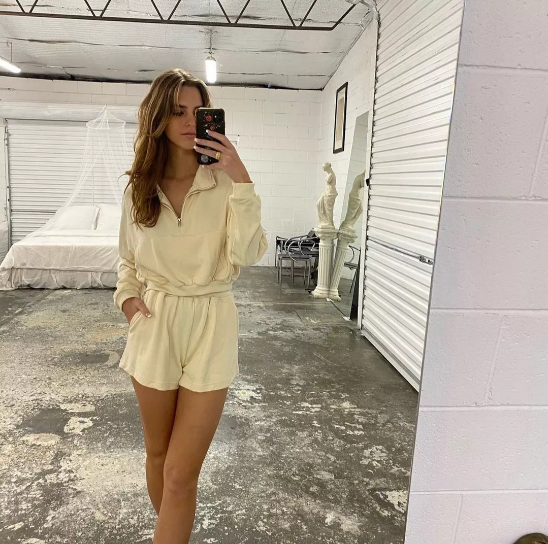 Emily, mirror selfie