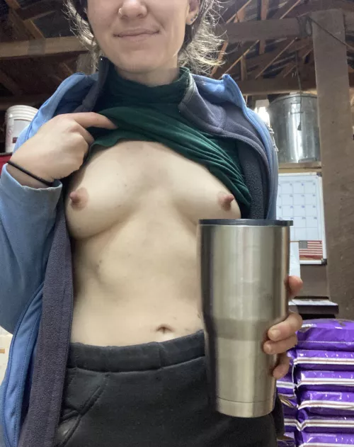 Ended up at the barn with some crazy bed head this morning 🤣