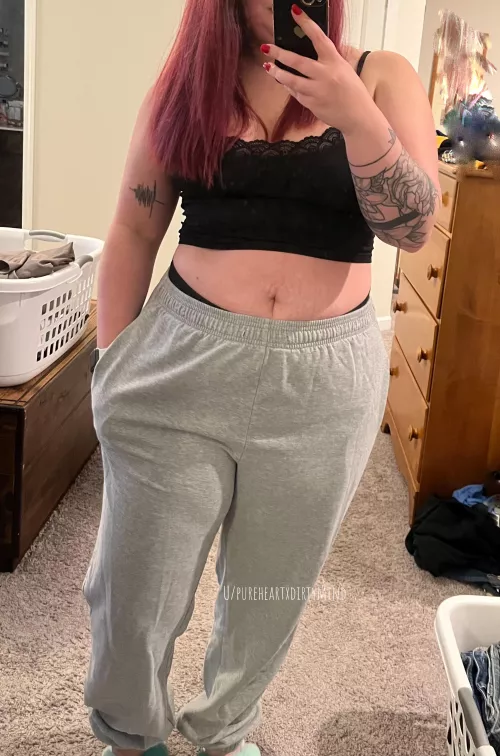 [F] Comfy cozy start to the week