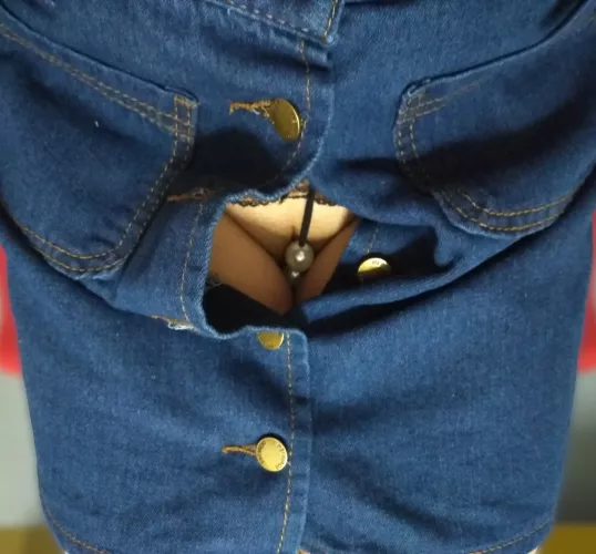 [F] I'm dealing with a wet pearls-shaved pussy situation rn, anyone can lend me a hand?