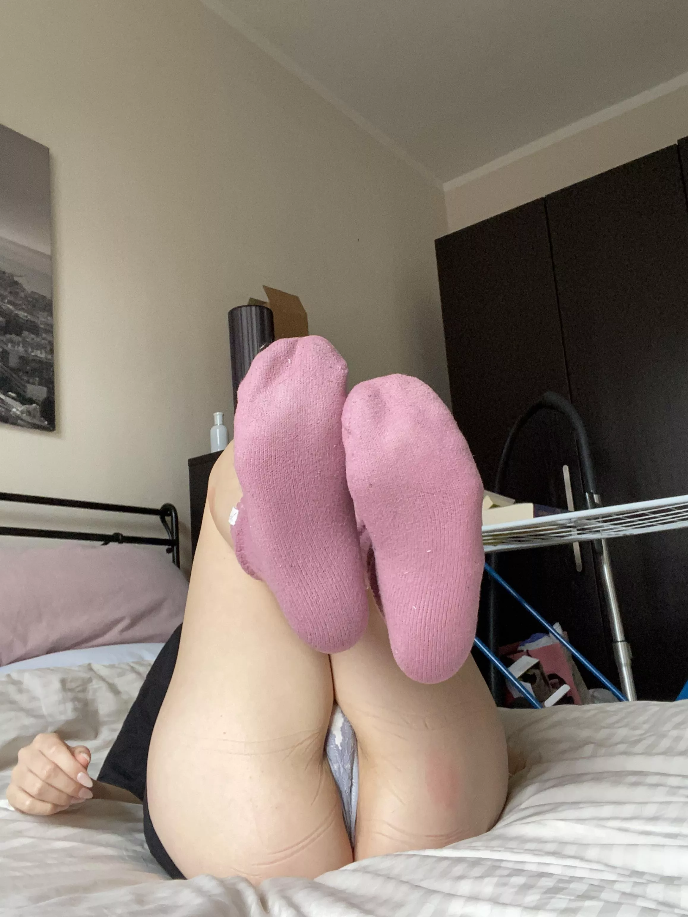 (female) Pink socks are my favorite 😍💋🫦