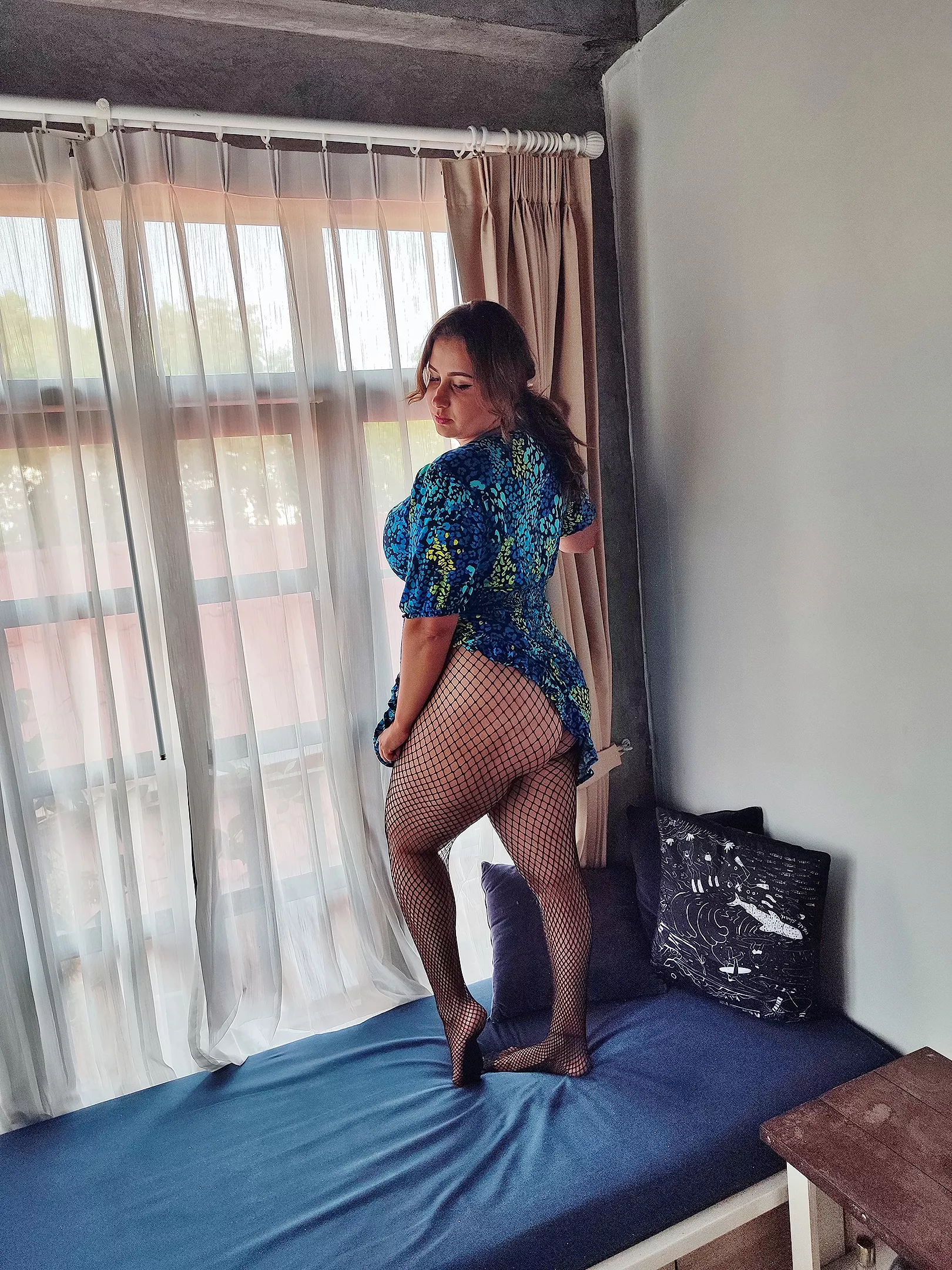 Fishnets make my legs and ass look peng 😜