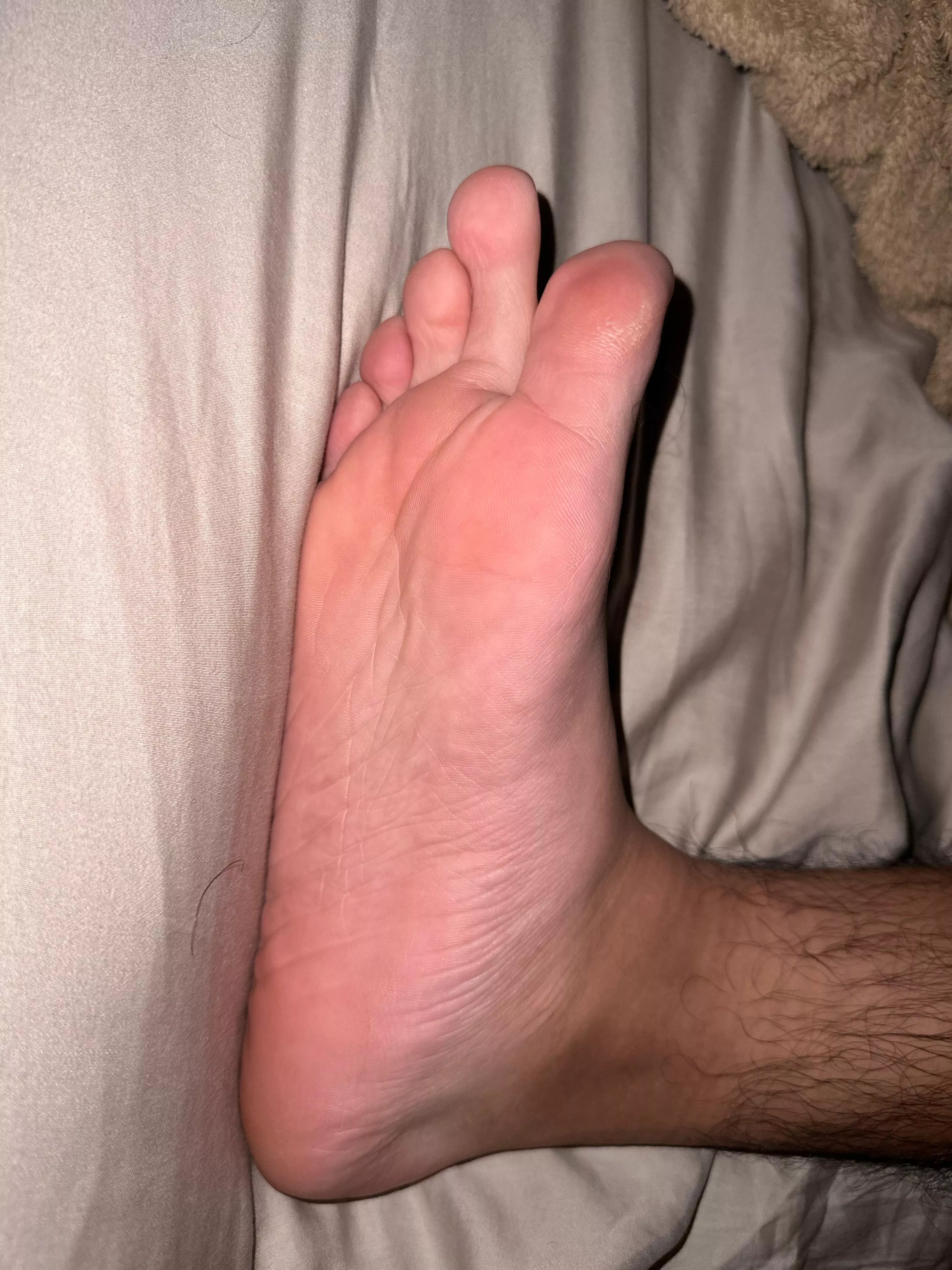 Fresh out of the shower anyone want to chat and trade? :)