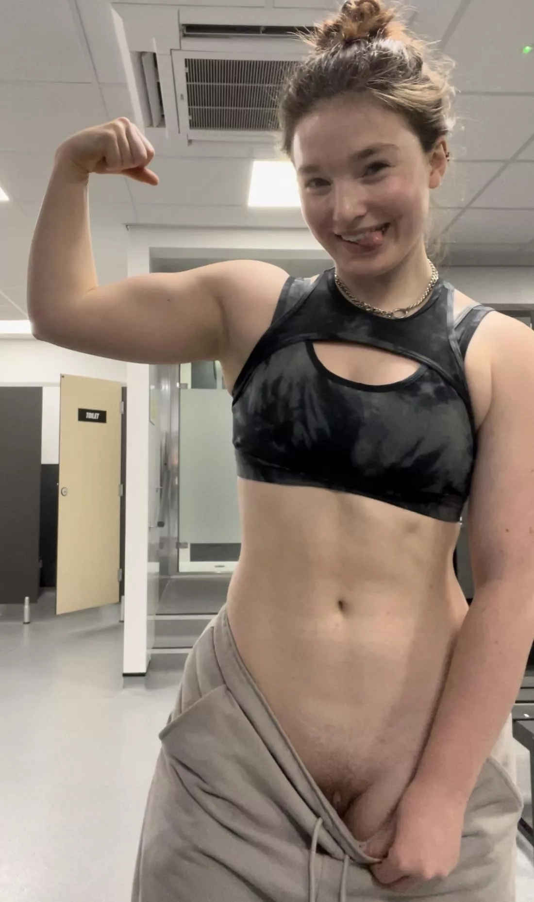 [F]uck me in the Gym😜