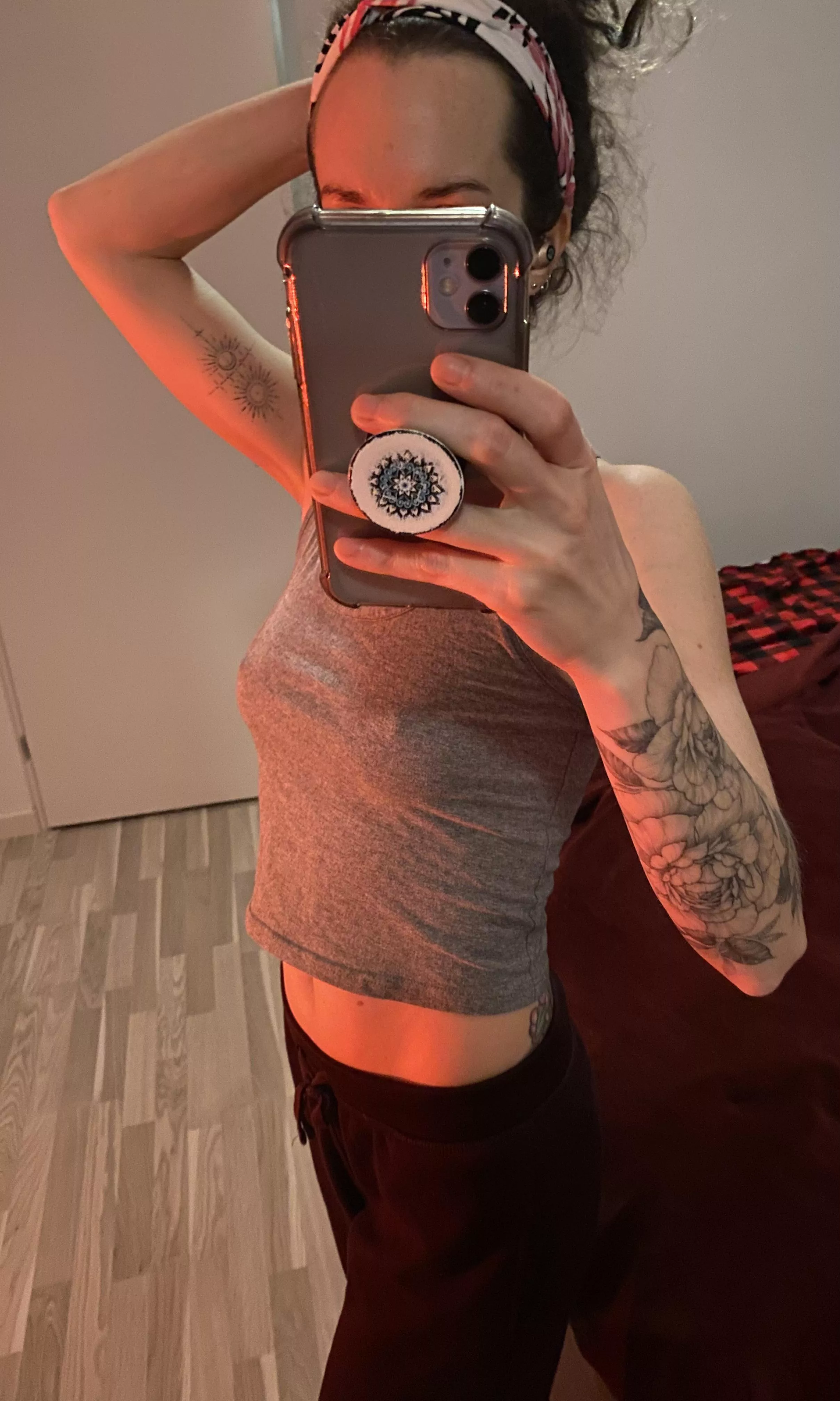 Get com[f]y with me 💜