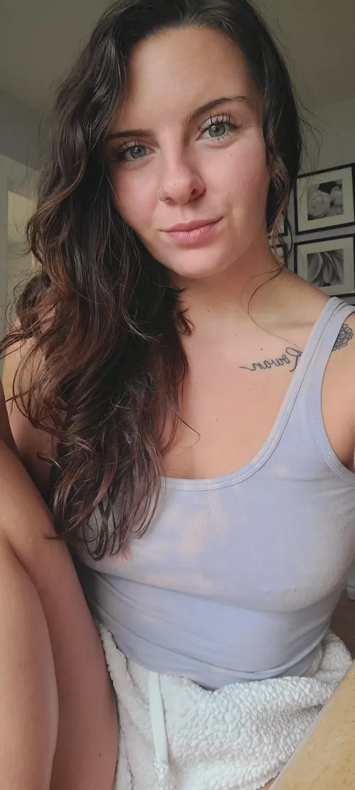 Good morning 🌻 yes I take mostly morning pictures. No makeup, hair is wild, and no bra but I feel better when I share the truth. No catfishing here 🥰 let me know what you really think!