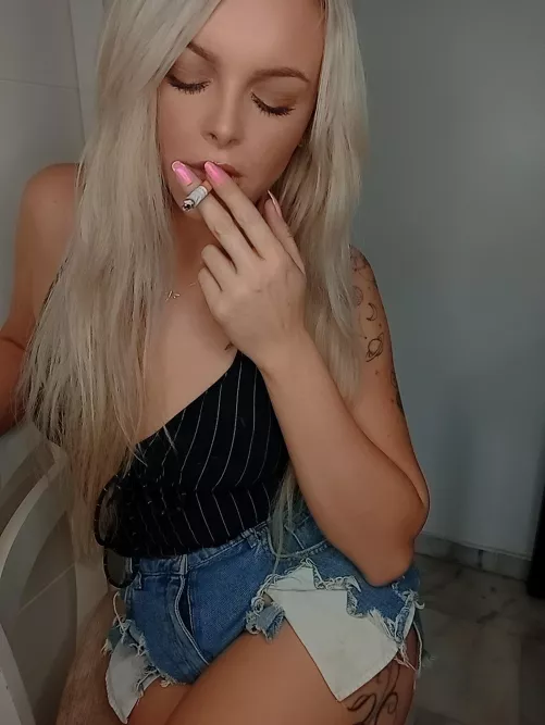 Good morningggg 👅