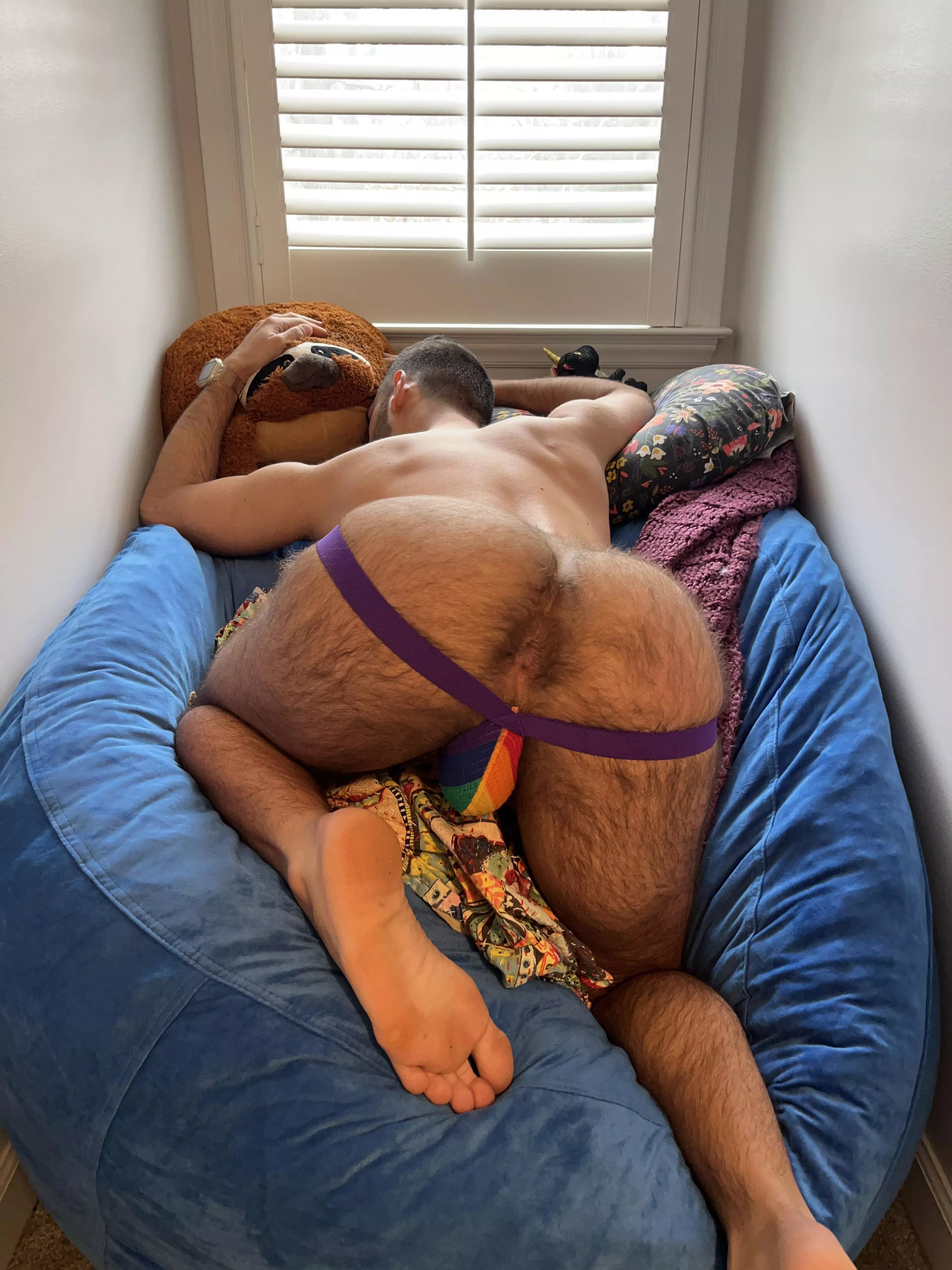 Hand around my neck, hit it hard from the back