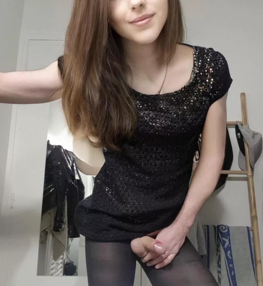 Horny taking selfies nowww