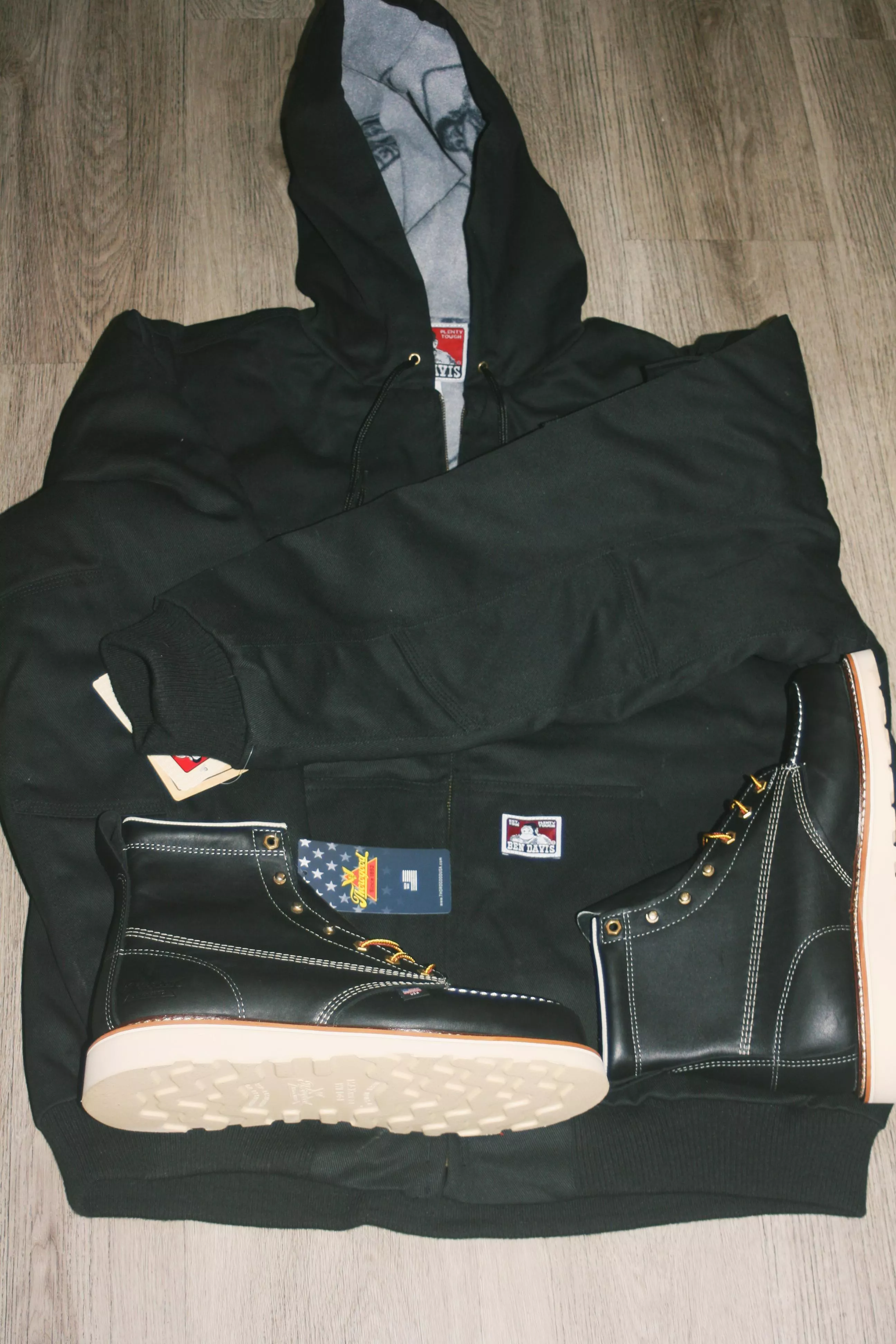 i ended up getting the soft toe's. thorogood needs to check that quality control on the st.