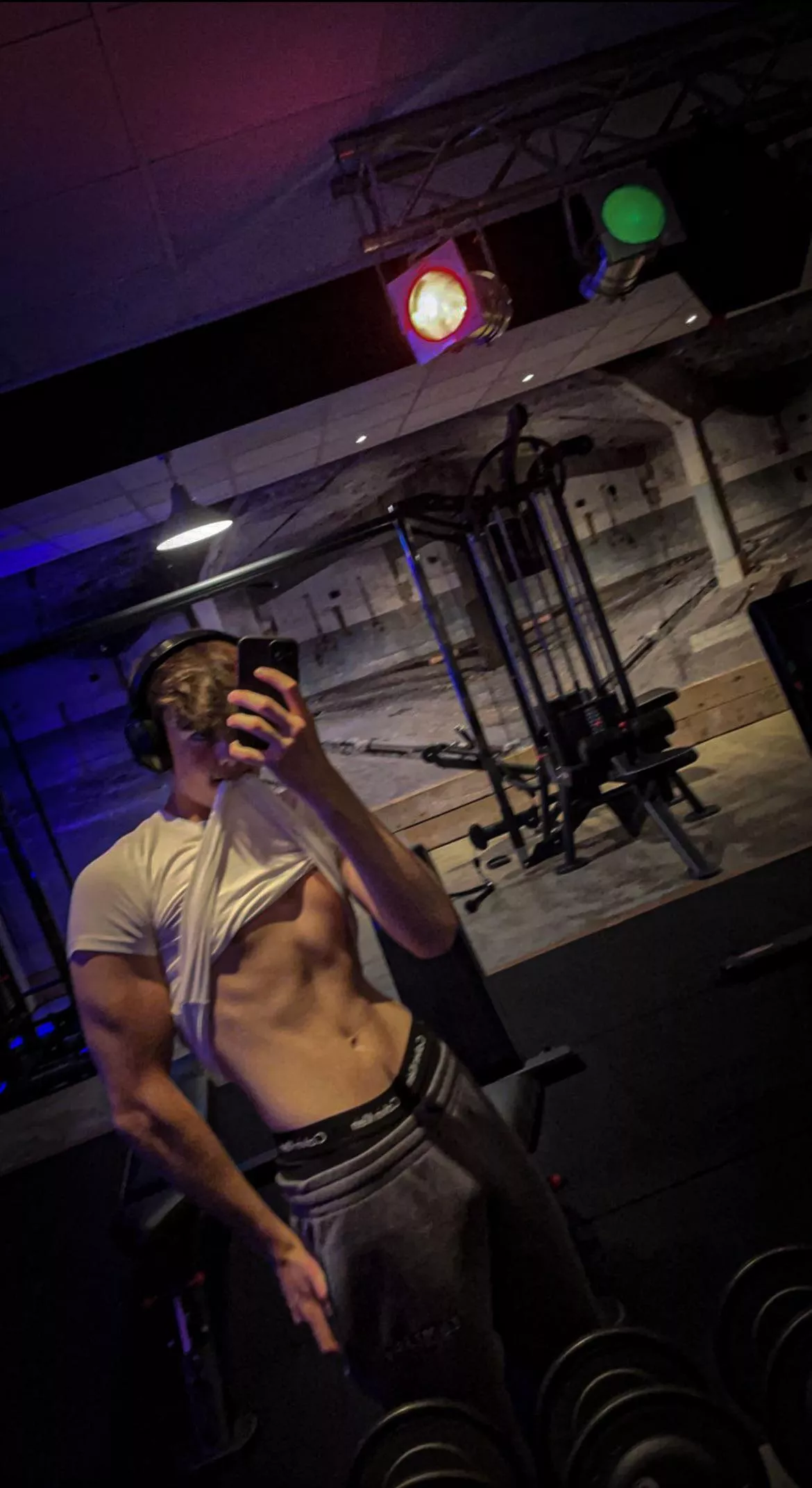 I need someone that has good lips loll