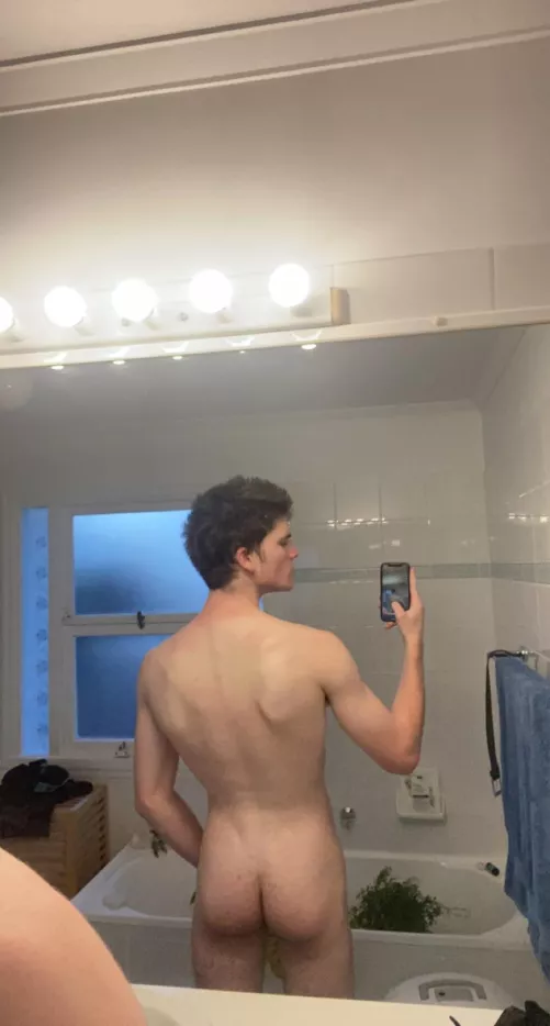 i volunteer as bottom ;)