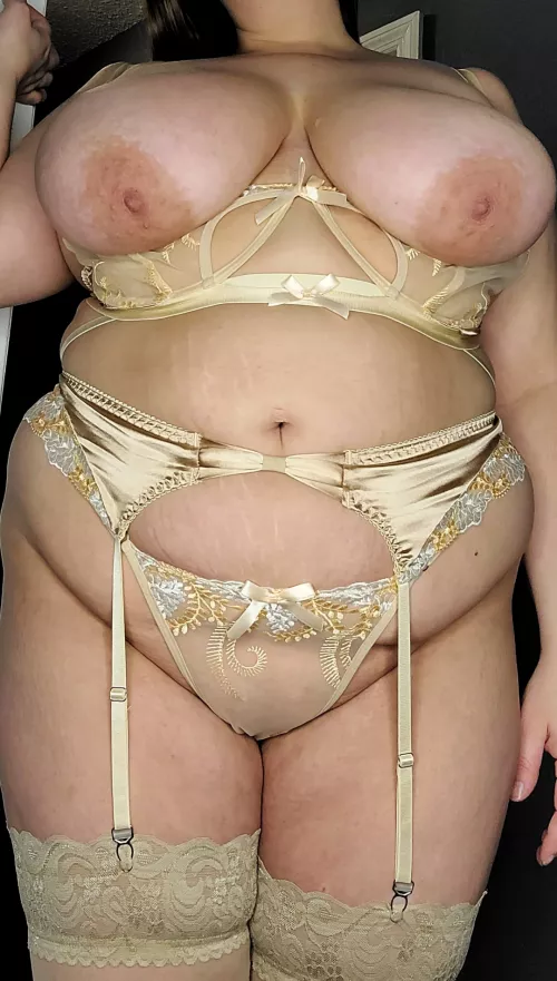 I want you to kiss every last curve 😏 it might take awhile