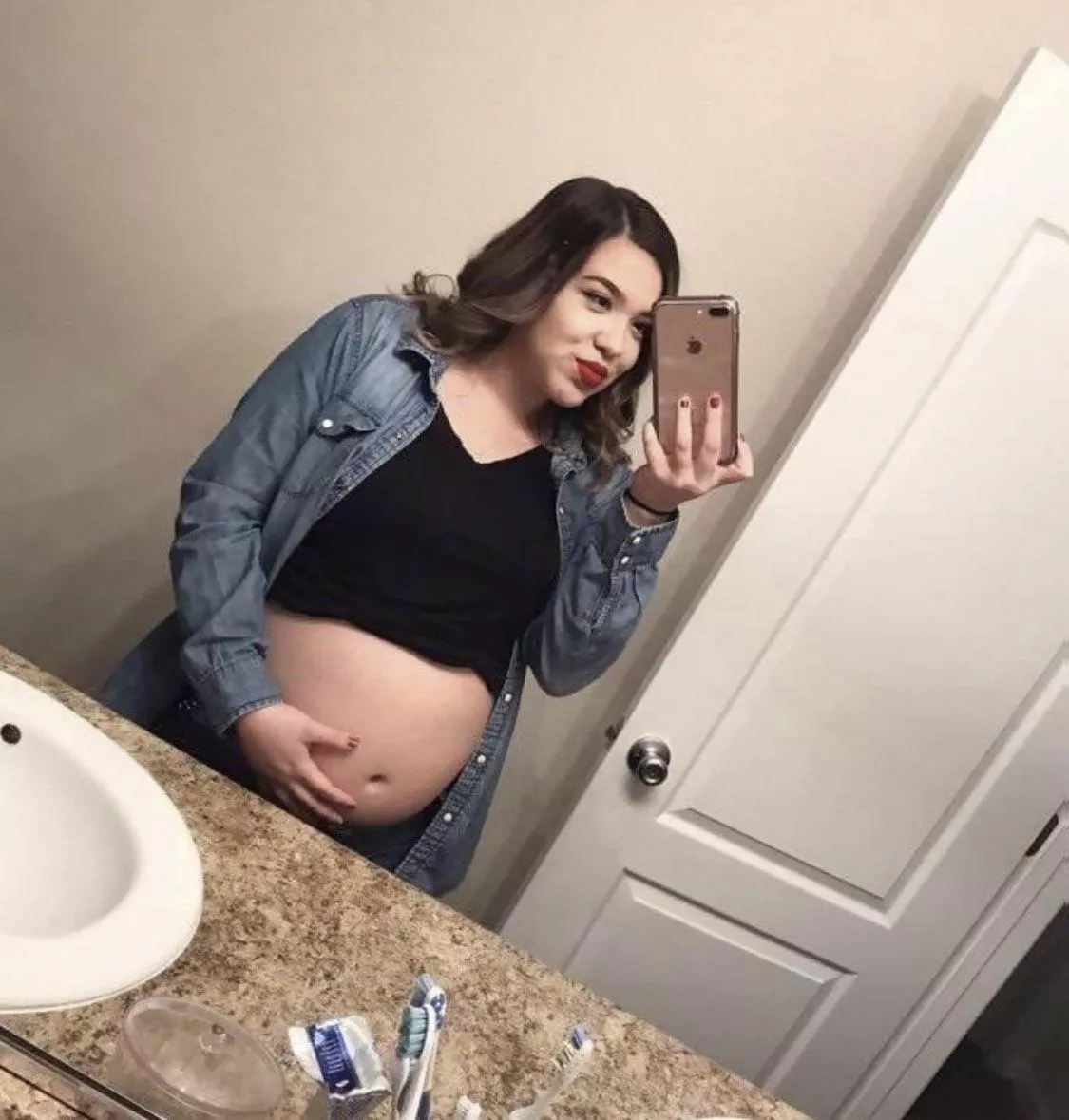 Im a 19 year old mom of 3 🥵😮‍💨🤰🏻