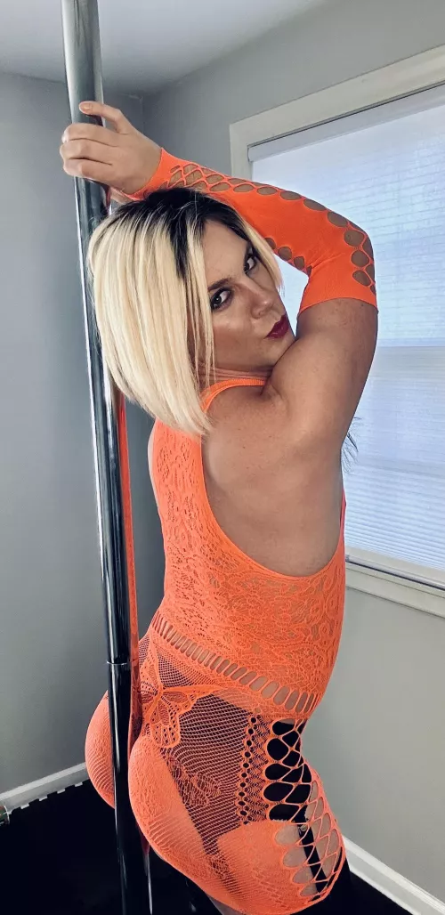 It can do more than swallow a pole 😈