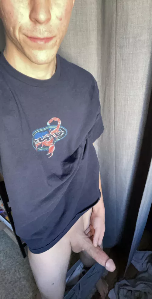 It’d be a crime not to share my cock with everyone 😘😈