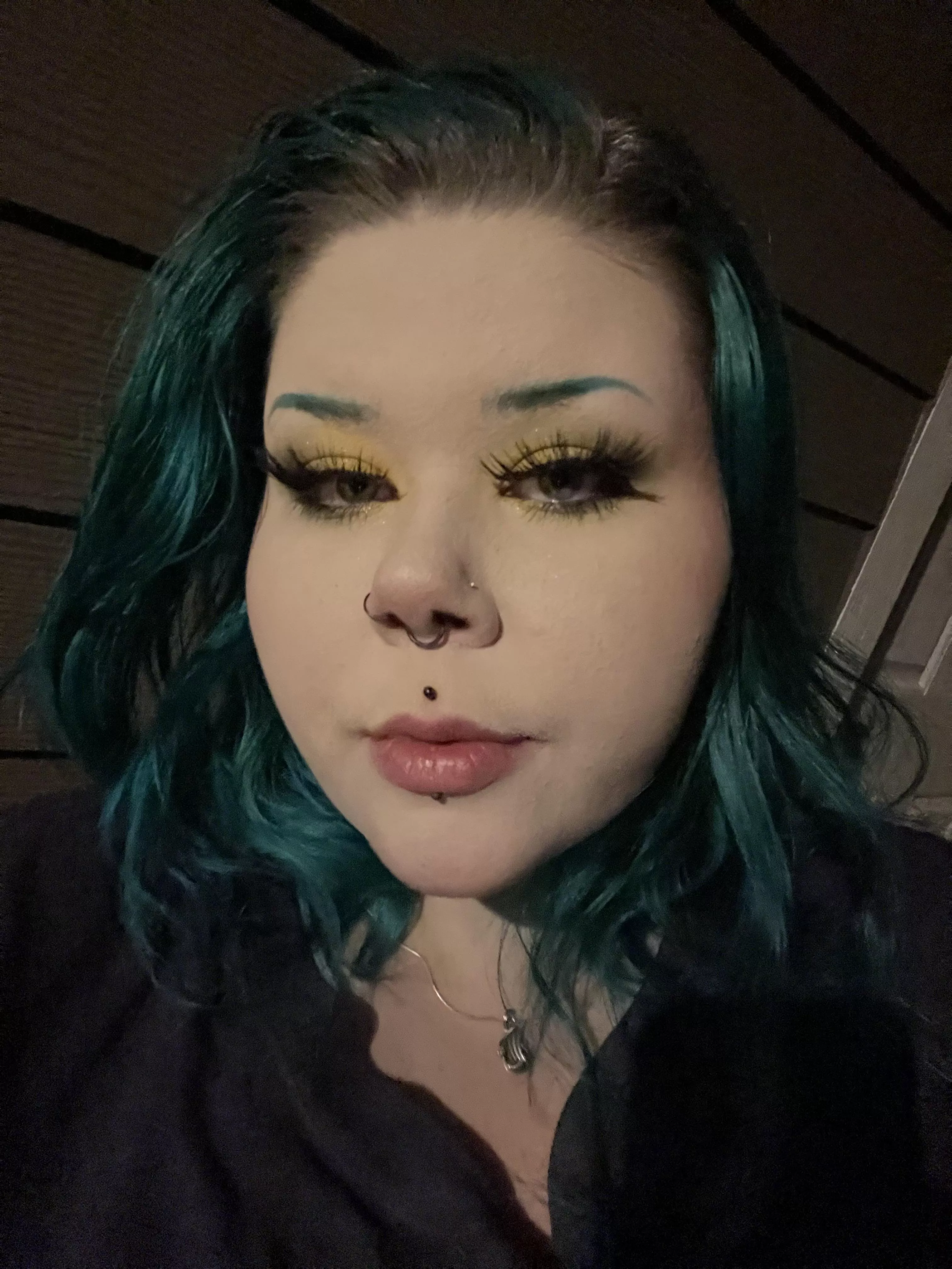 just a selfie kinda day 🖤