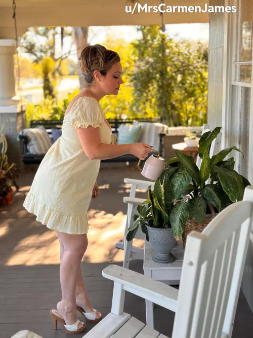 Keeping my planties wet ☀️🪴😘 40F