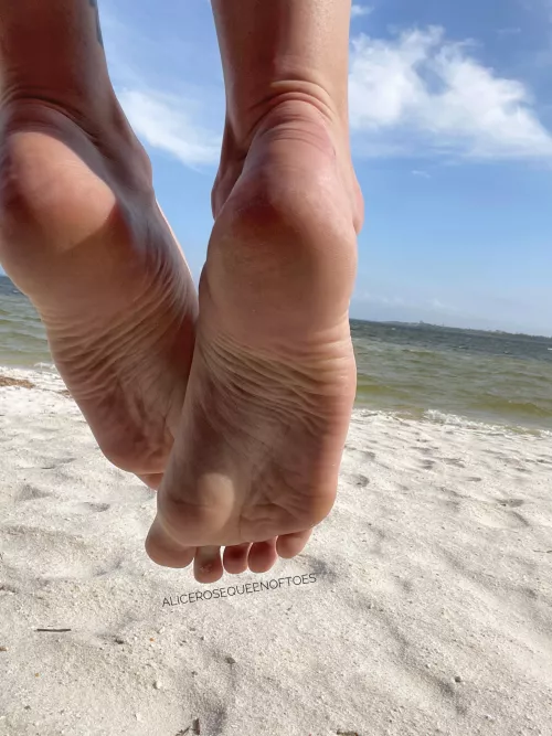 Let’s have some fun at the beach 😉 Hopefully you don’t mind sandy feet 🤭
