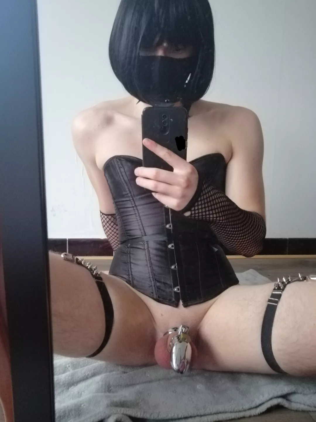 Locked up, I move this feeling.