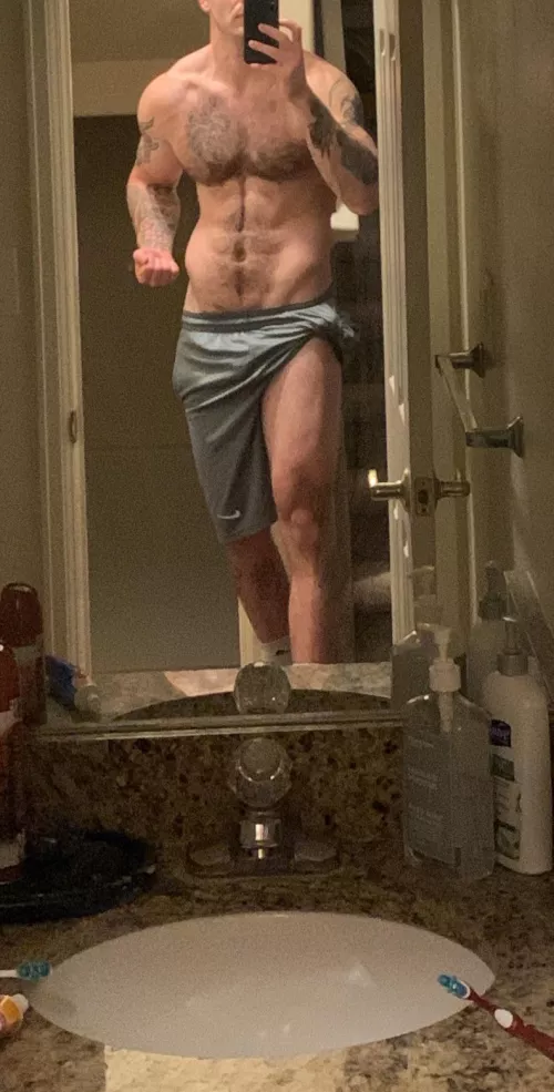 (M) working out makes me so horny :p