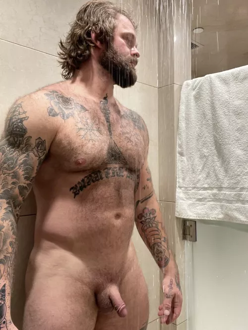 Meet me in the locker room 😉💦