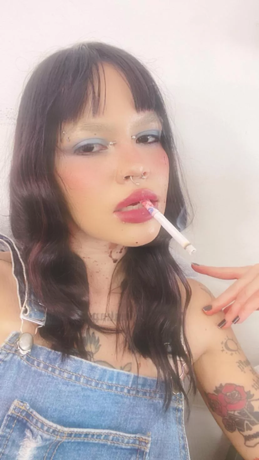 mia goth vibes 🖤💋