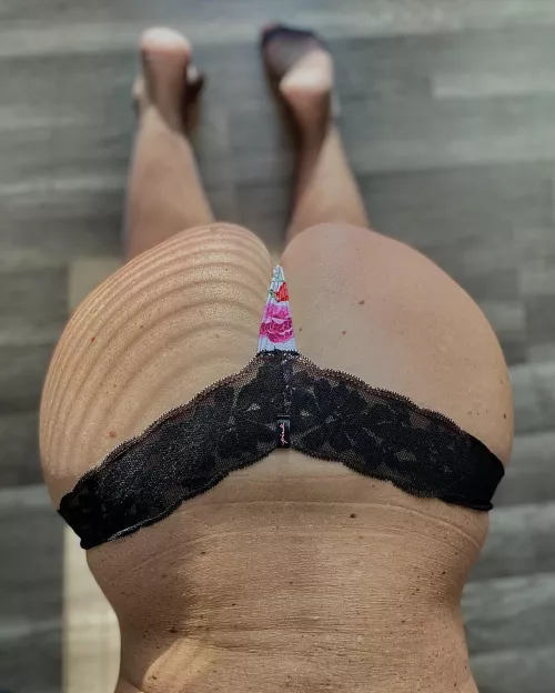 MILF Monday finally. (F)52