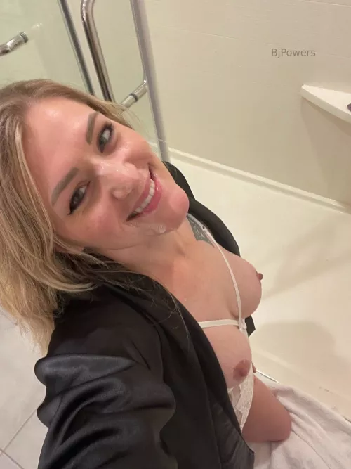 milf was happy to document her reward