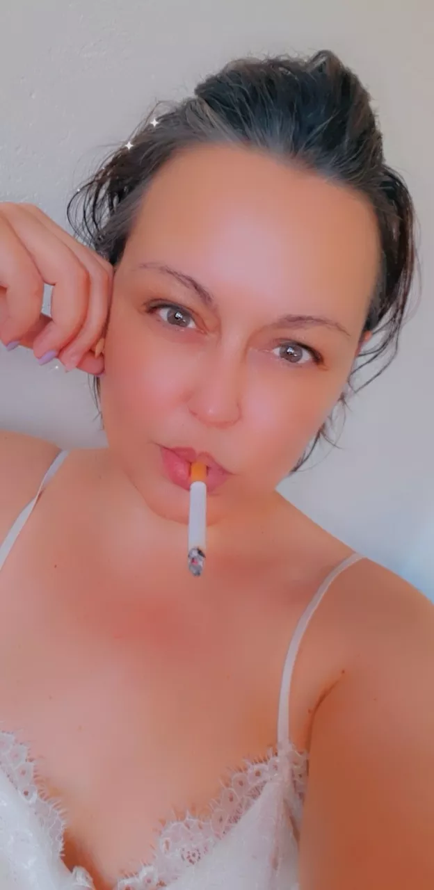 My cigarette is similar size to your dick. Prove me wrong 👻 queenalexisof