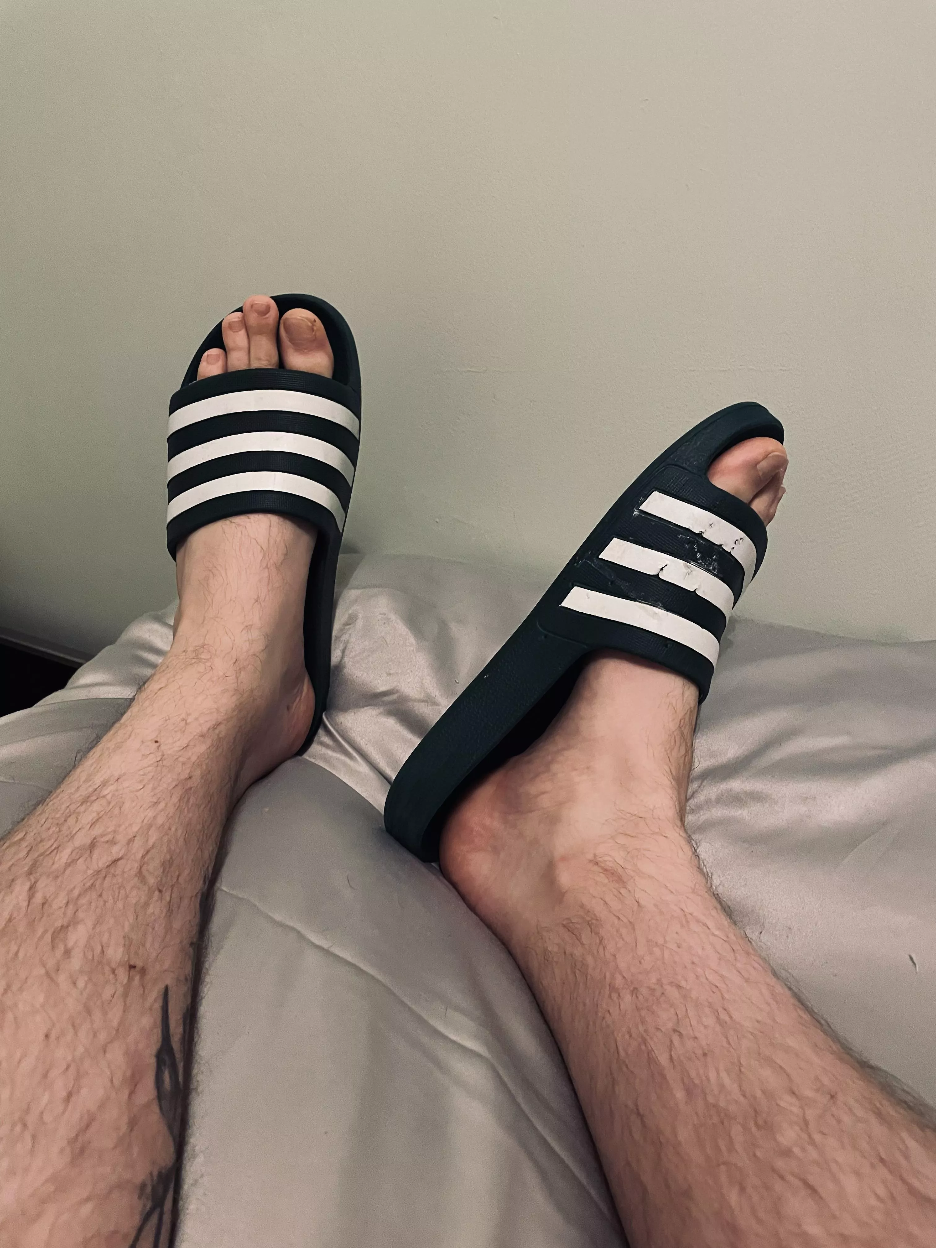 My size 11 feet in the sliders 😏 can someone take them off and suck my toes?