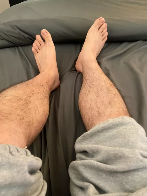 Need my feet played with today 👅👣