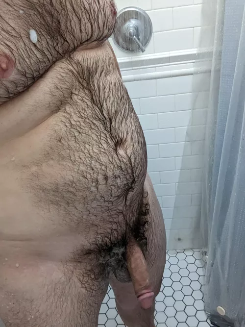 Plenty of room for two in this shower 😏