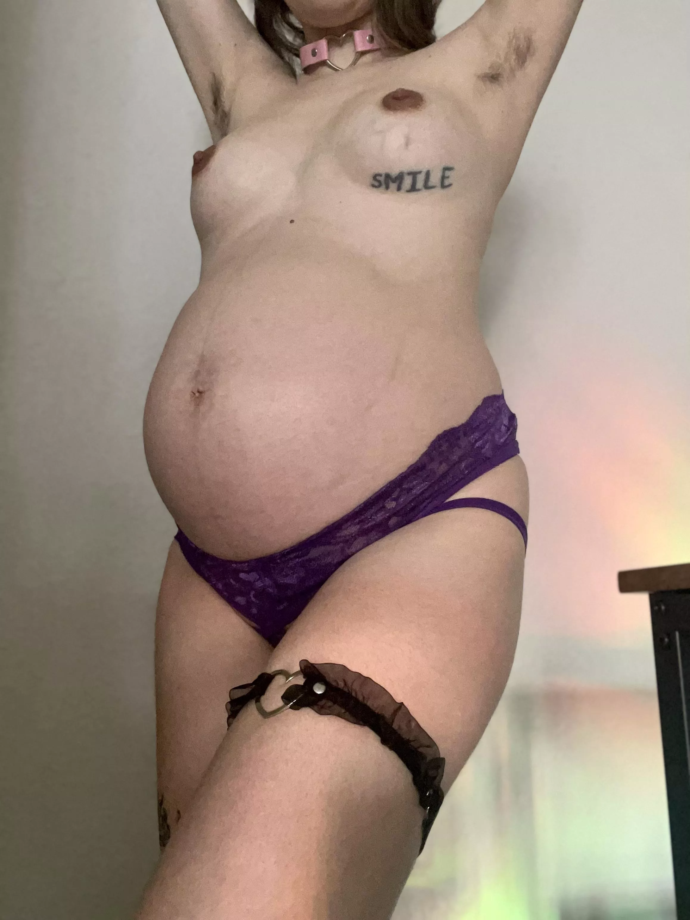 preggo and hairy 🥰 am I your type?