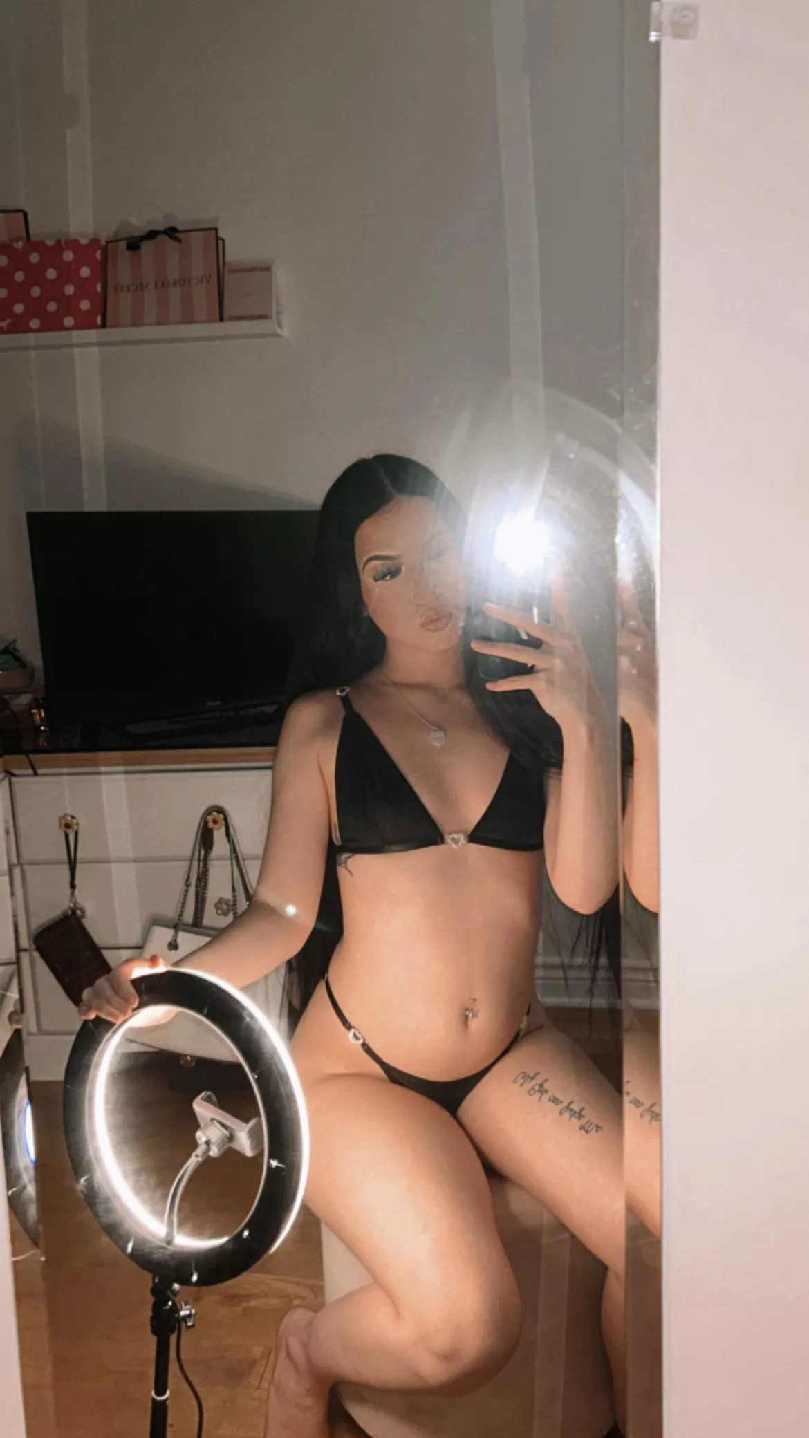 Pretty little body 🤭