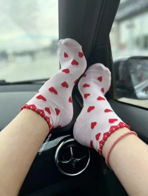 [selling] How sweet are these socks? Even sweeter after they’ve been on my feet 💋