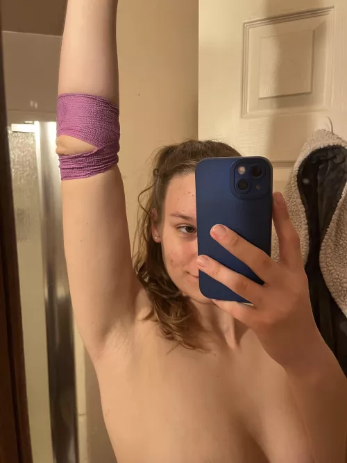 Shaved pits perfect for sucking 👅