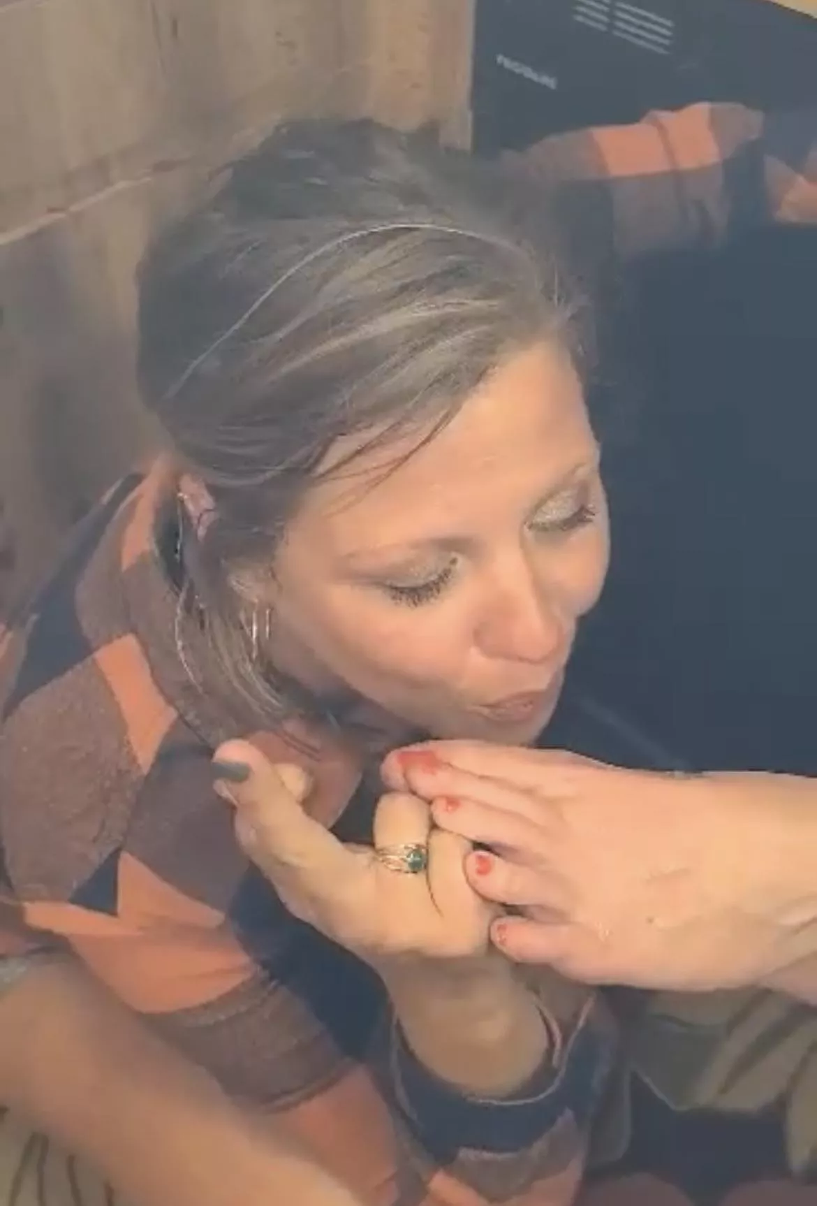 She loves my toes💫💫