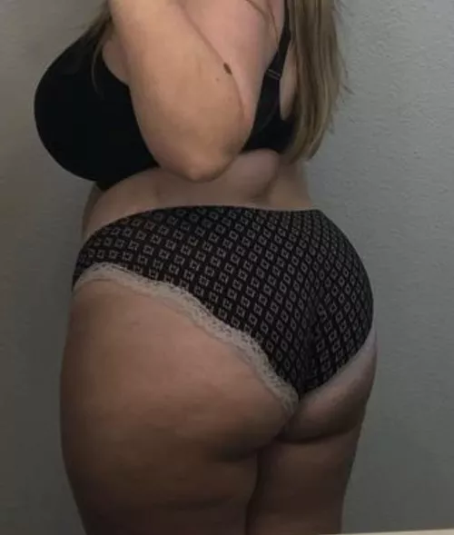 She loves to get her ass groped. Telegram jenjenjenn kik jasonewlands