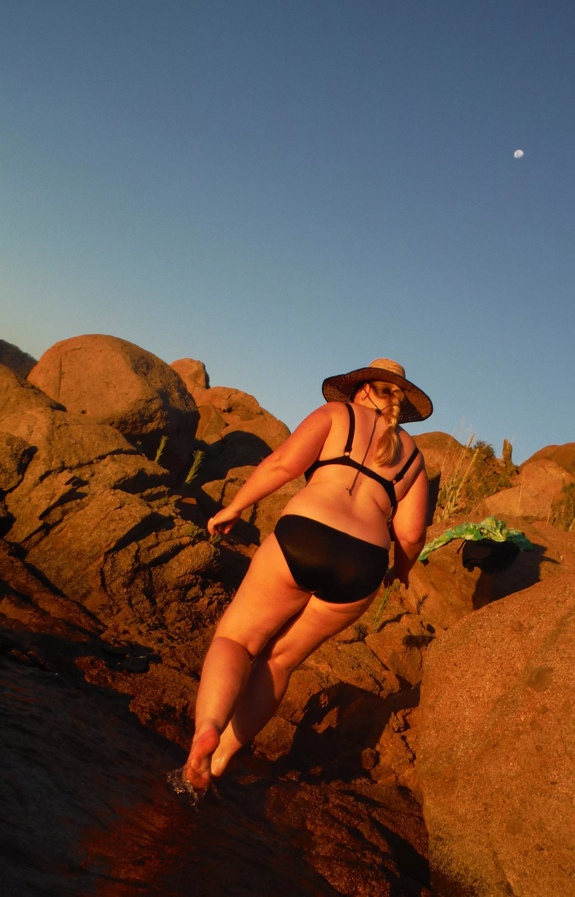 Sunset & my curvy girl