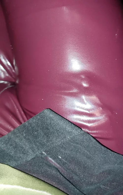 Suspender bumps under leggings