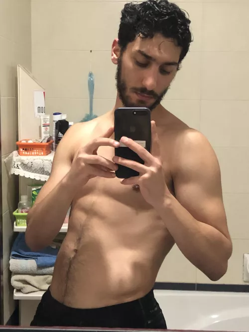 Take me. (22m) DMs open! Hurry before my flight 😏