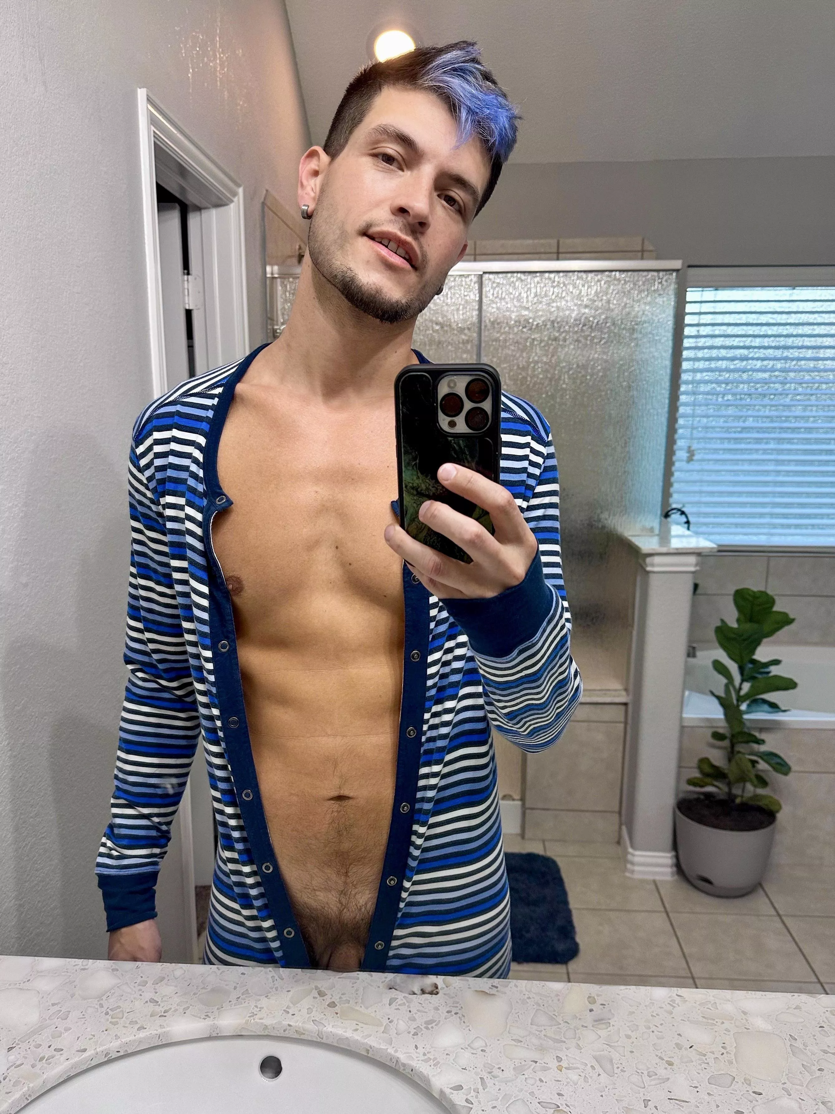 The only way to dress for Sunday. 😴