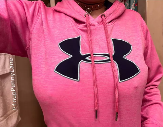 Thick fabric hoodies don’t need bras.