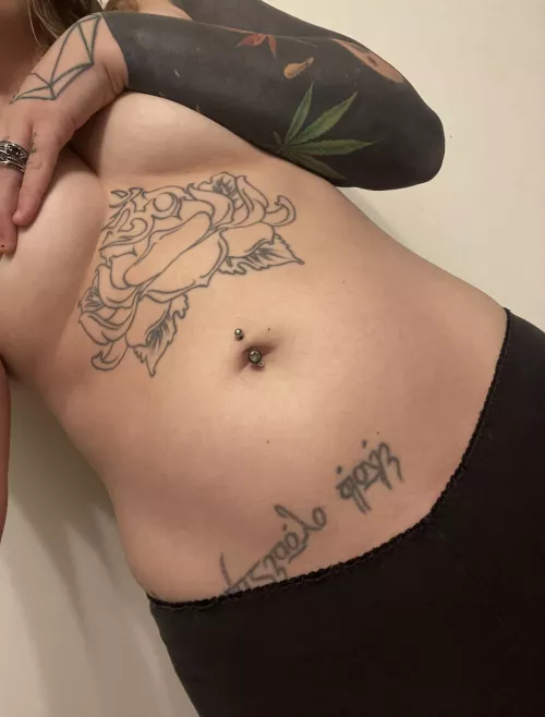 Under boob anyone? 🥵